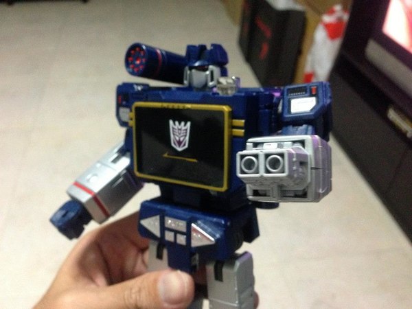 MP 13 Masterpiece Soundwave With Laserbeak Up Close And Personal Image Gallery  (43 of 54)